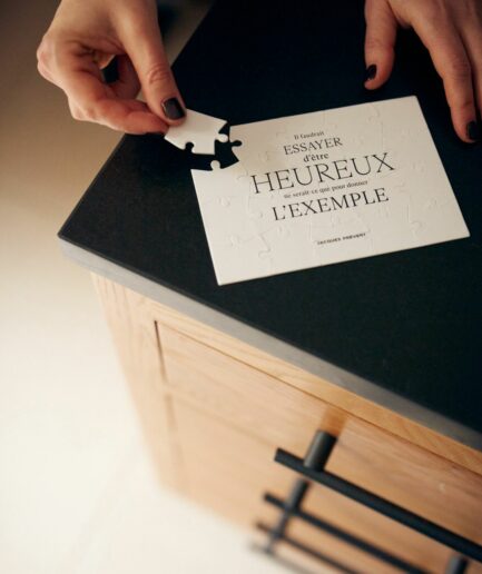 Carte postale puzzle - Il faudrait essayer d'être heureux, ne serait-ce que pour donner l'exemple - Jacques Prévert